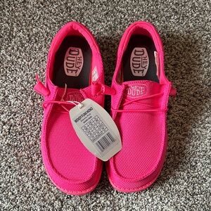 Hey Dude in Hot Pink